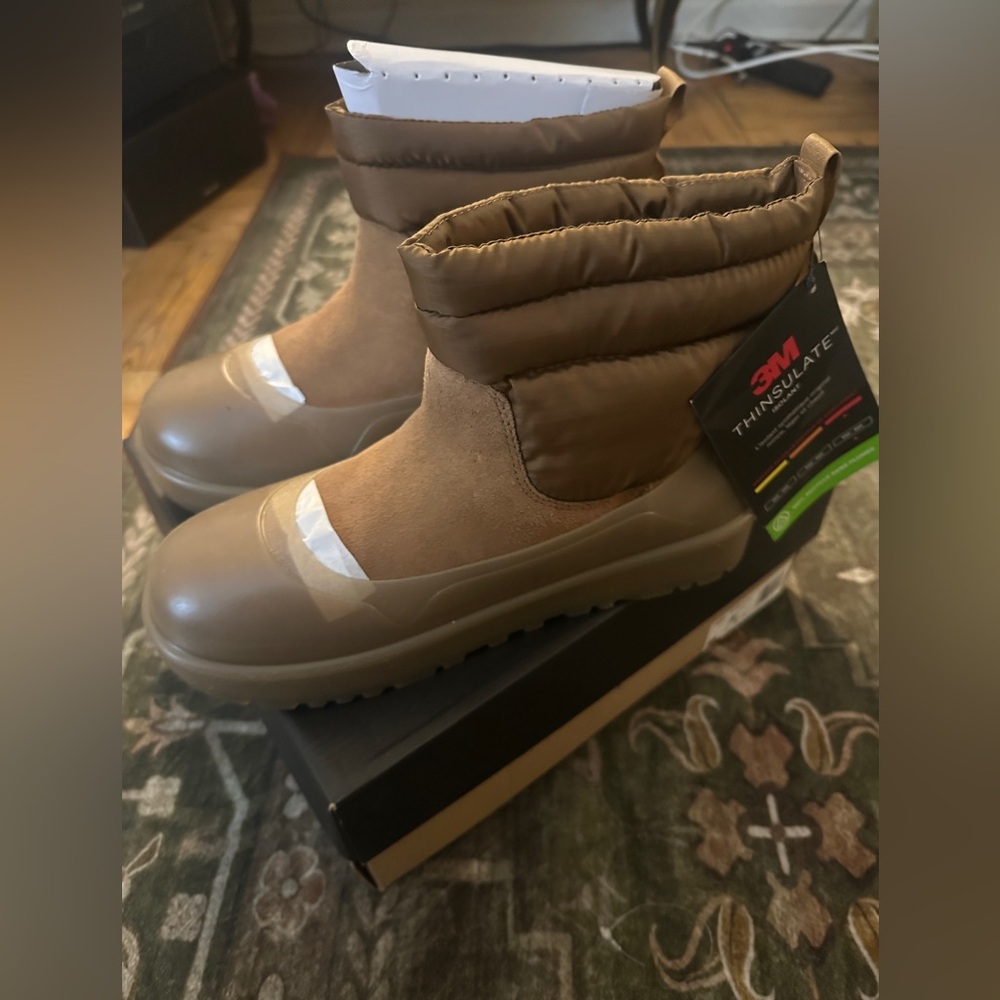 NIB Classic Minimod Waterproof
Wool Boot Size 9